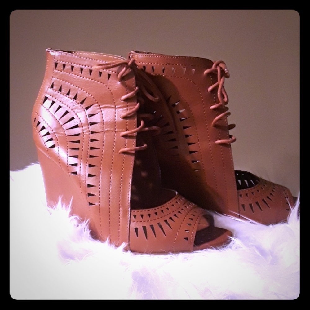Cut out bootie